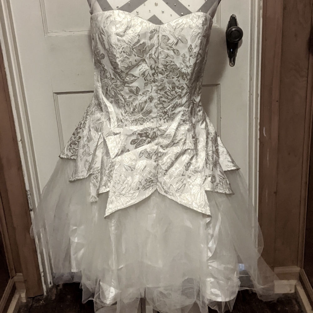 90s Deb Brand White Halter Tie Neck Size 7/8 Party/Formal Dress